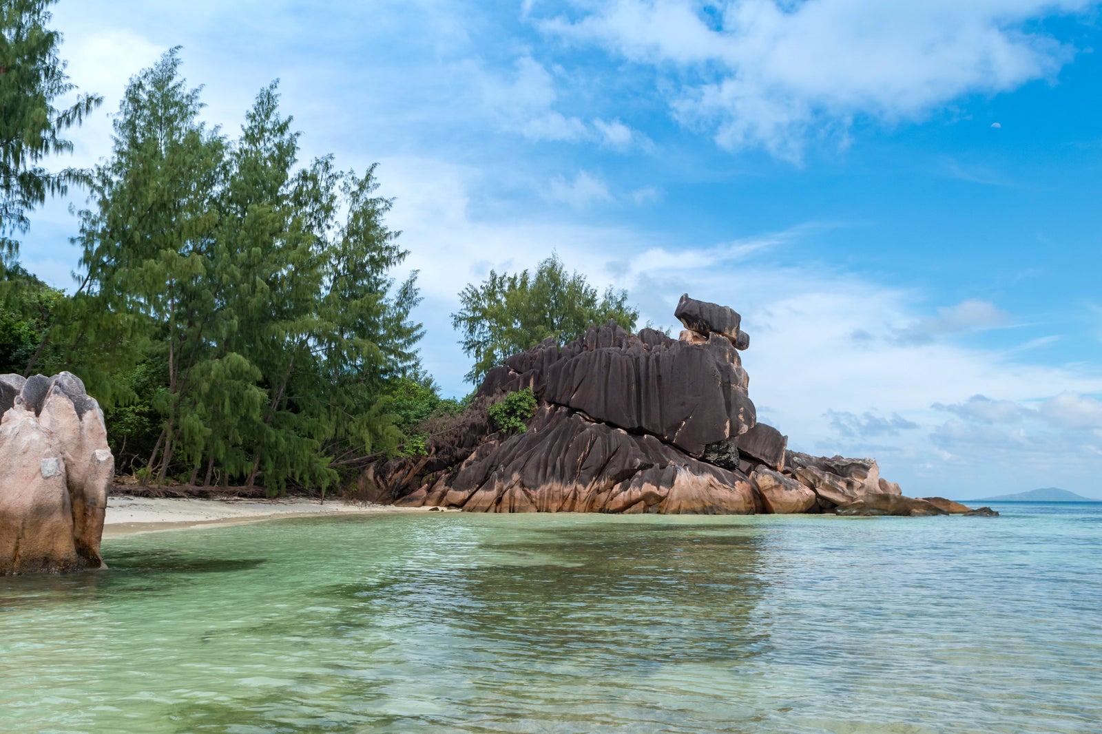 سفر با قایق جزیره پرش - Island-hopping boat trip