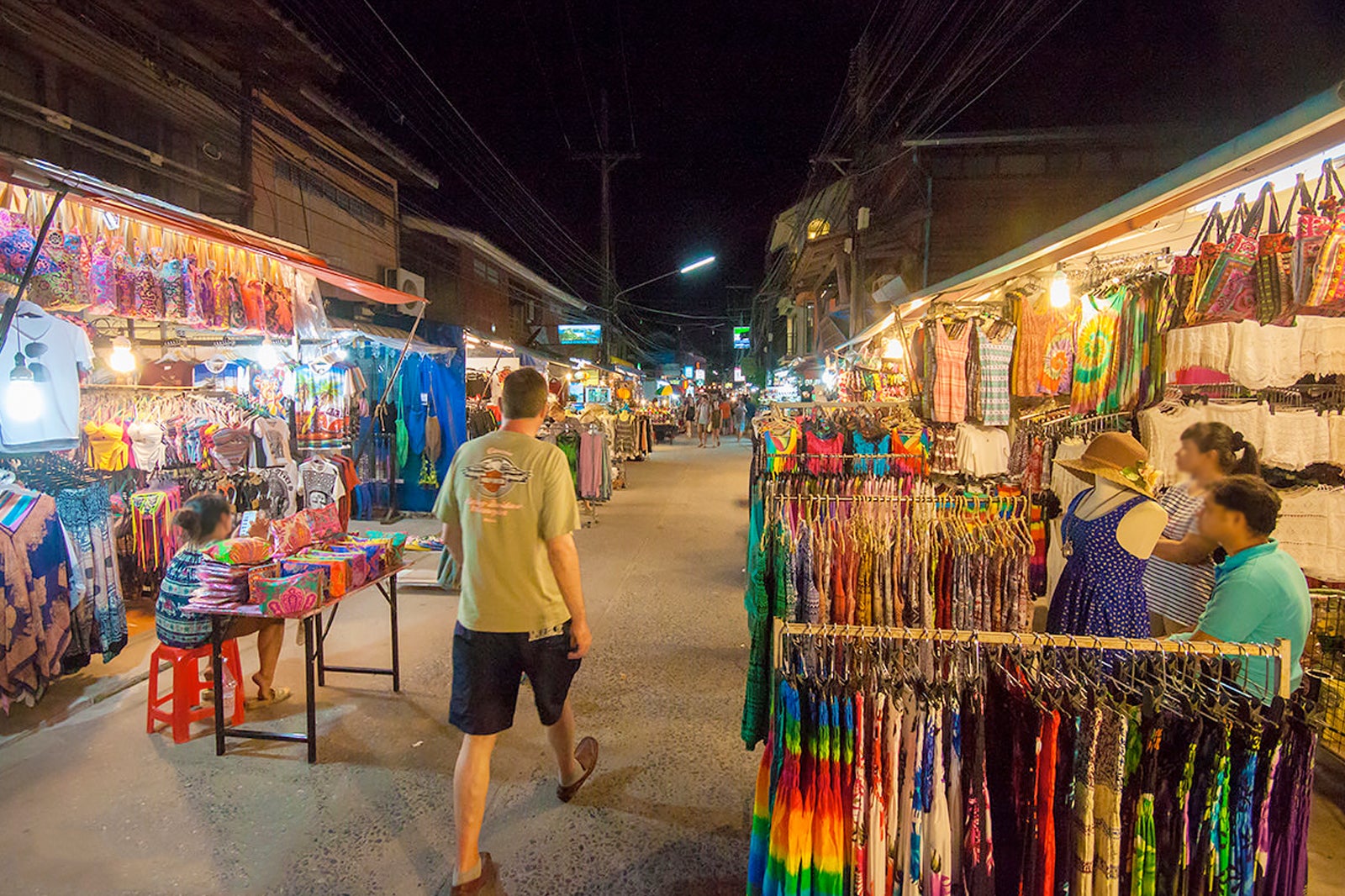 خیابان واکینگ دهکده ماهیگیر - Fisherman’s Village Walking Street