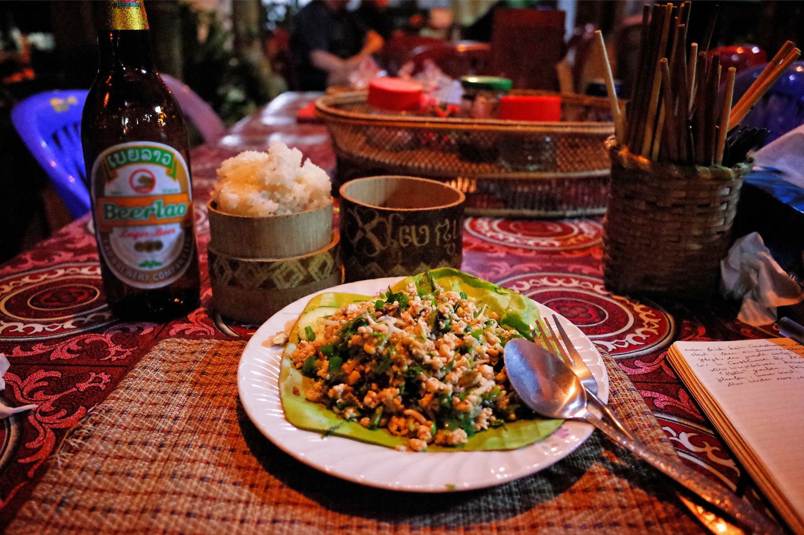 لارب (سالاد گوشت چرخ کرده) - Larb (Minced Meat Salad)