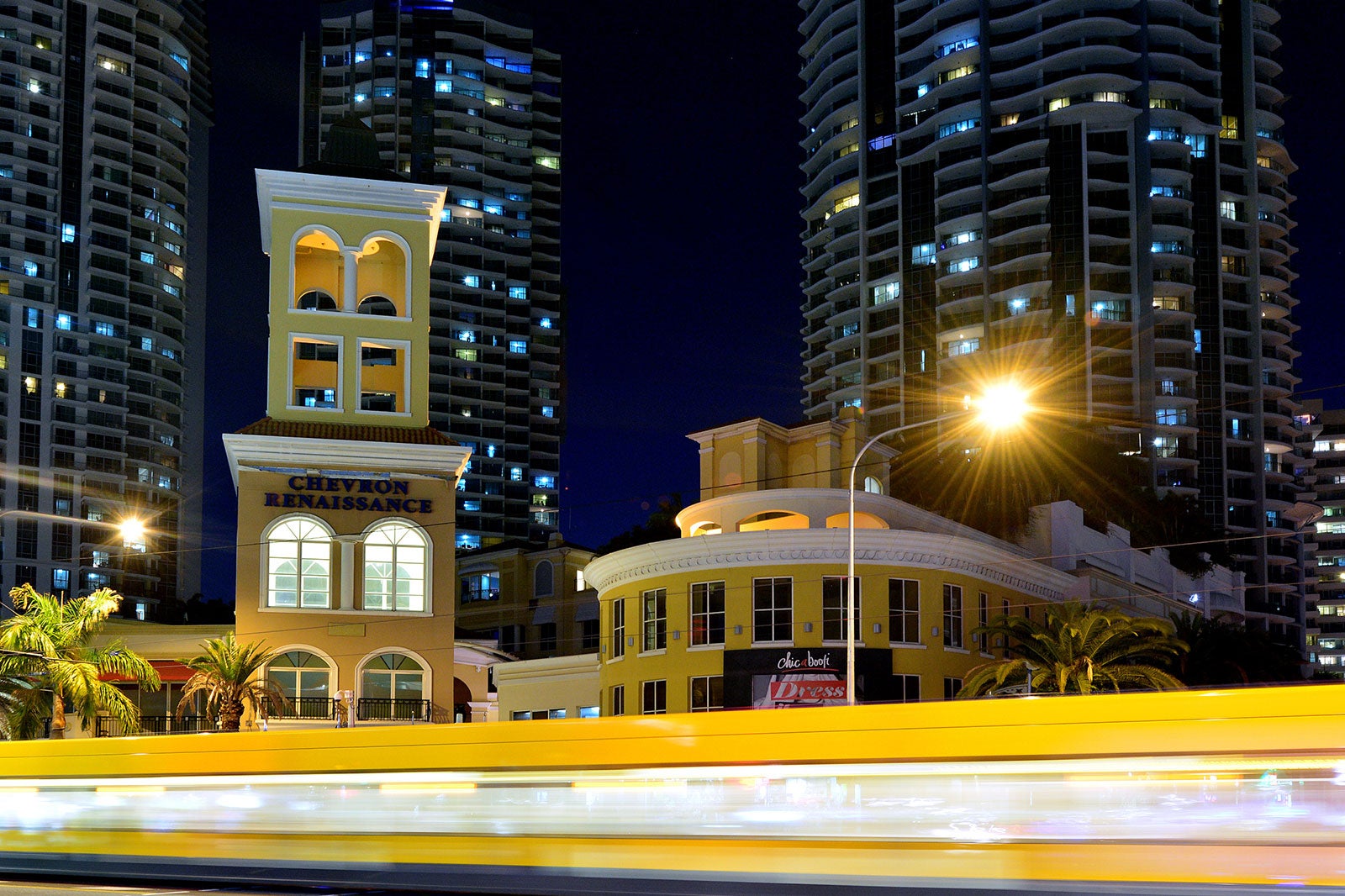 مرکز خرید شورون رنسانس - Chevron Renaissance Shopping Center