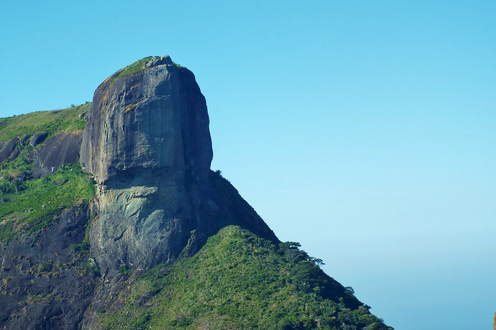 از پدرا بونیتا بالا بروید - Hike up Pedra Bonita