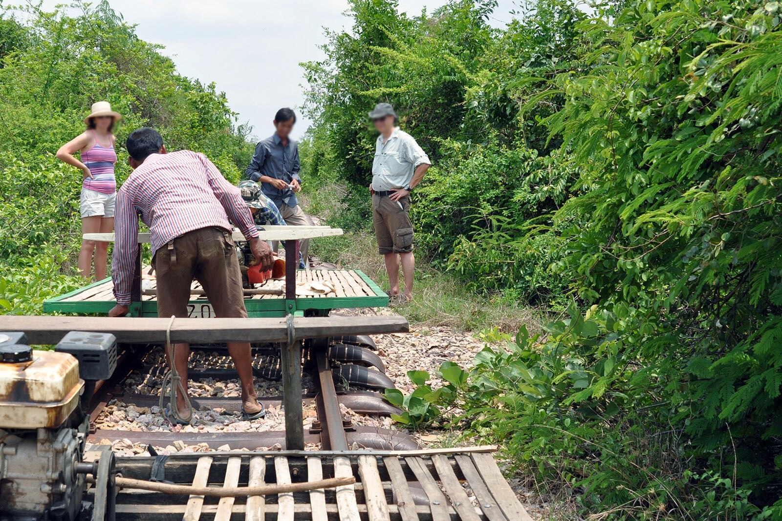 سوار قطار بامبو شوید - Ride a bamboo train