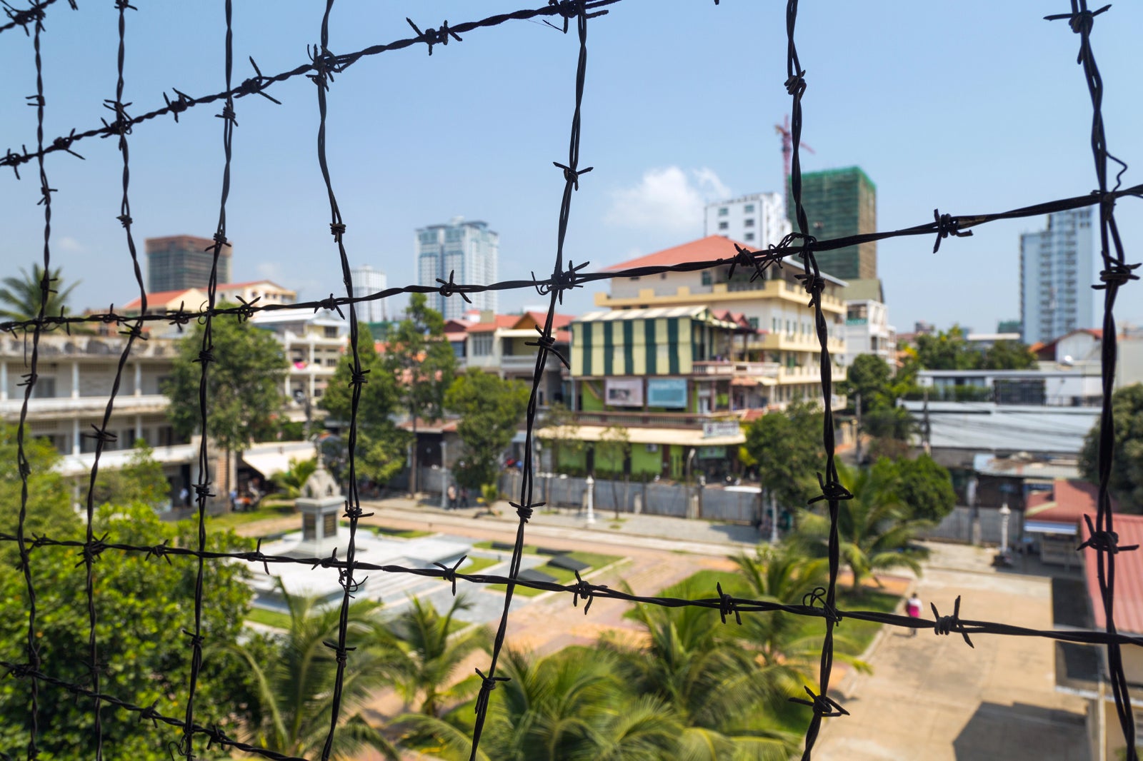 موزه نسل کشی توول اسلنگ (زندان S-21) - Tuol Sleng Genocide Museum (S-21 Prison)