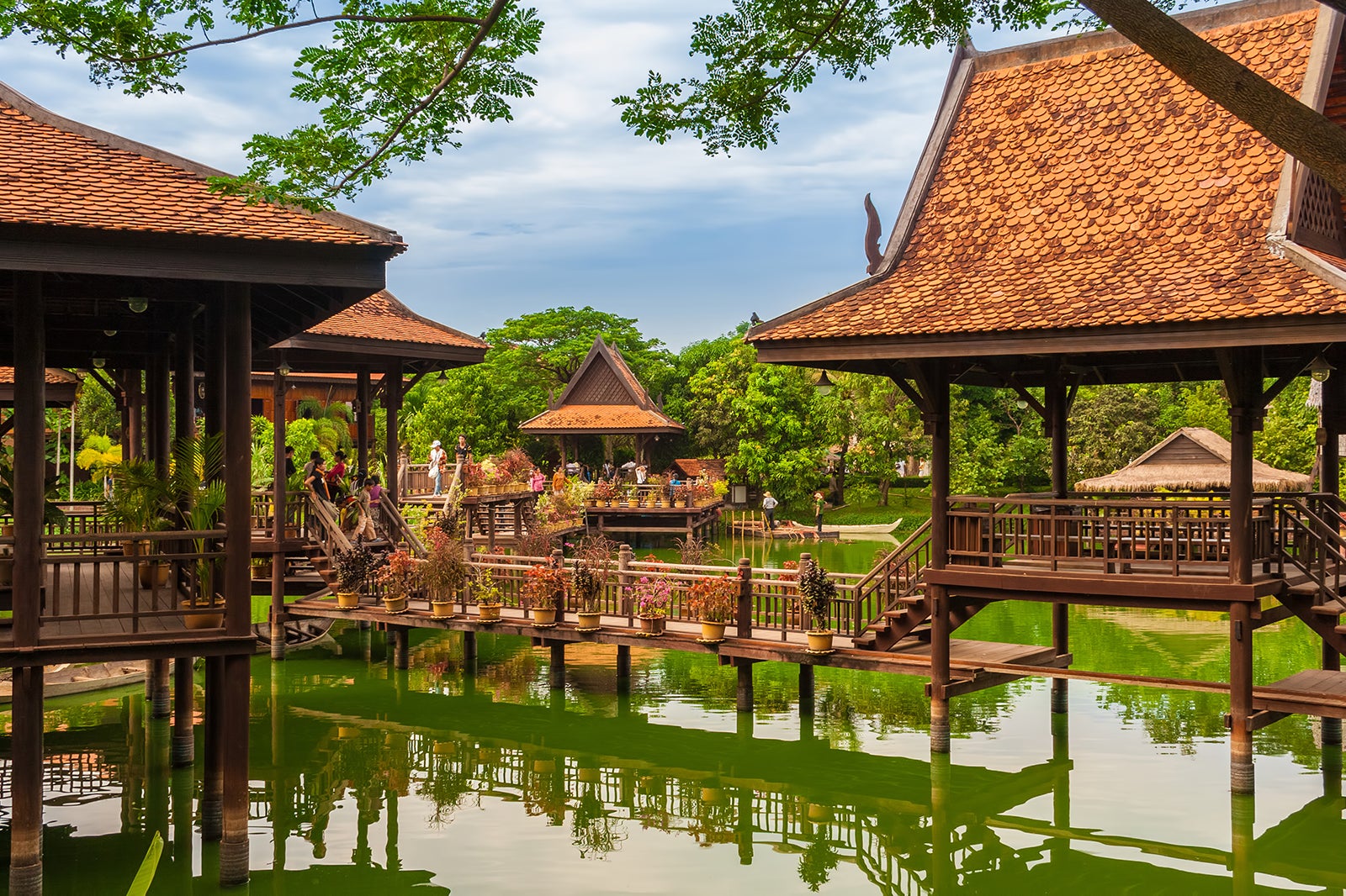 فرهنگ محلی را که در دهکده فرهنگی کامبوج زنده شده است ببینید - See the local culture brought to life at Cambodian Cultural Village