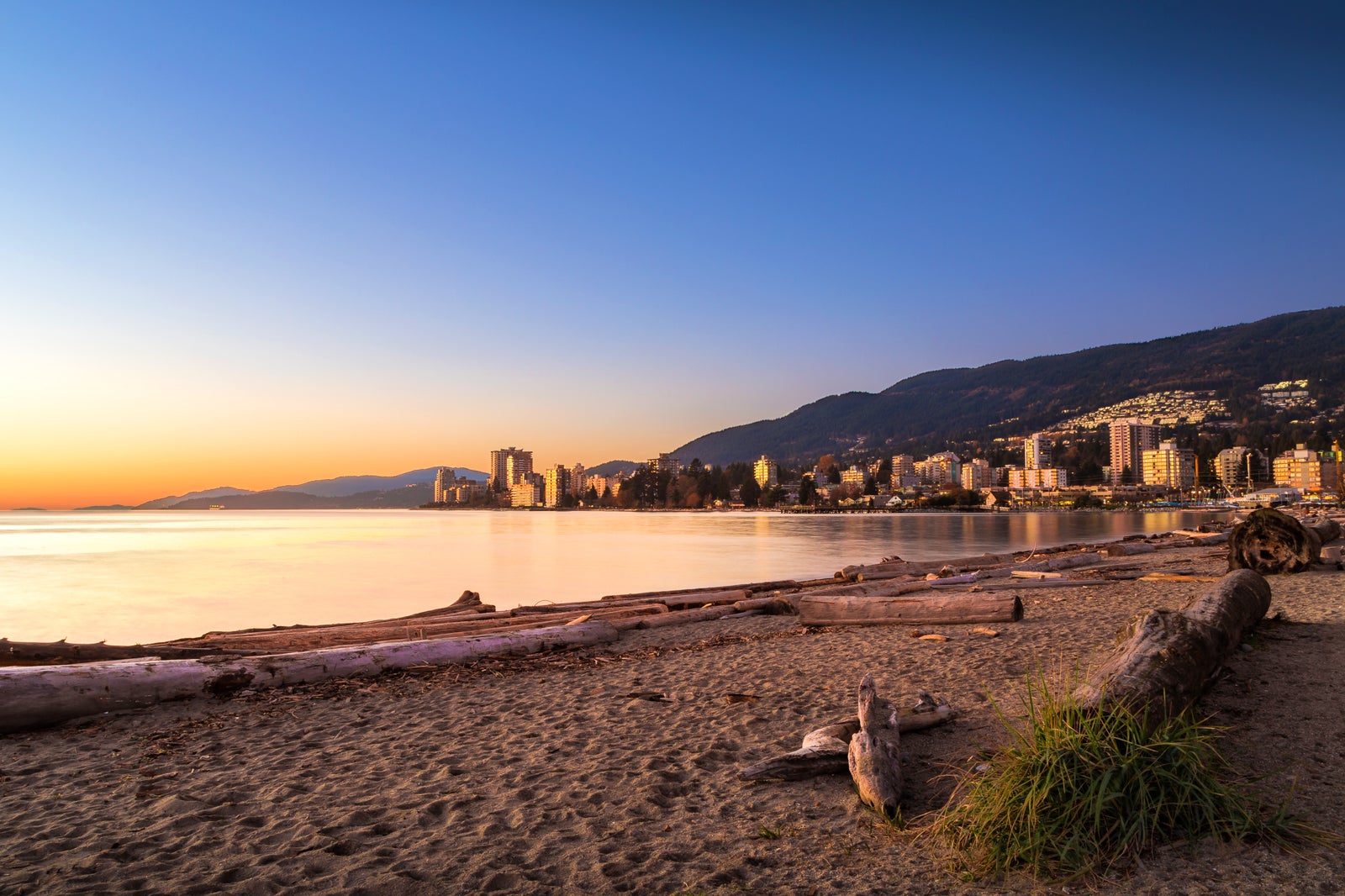 ساحل امبلساید - Ambleside Beach