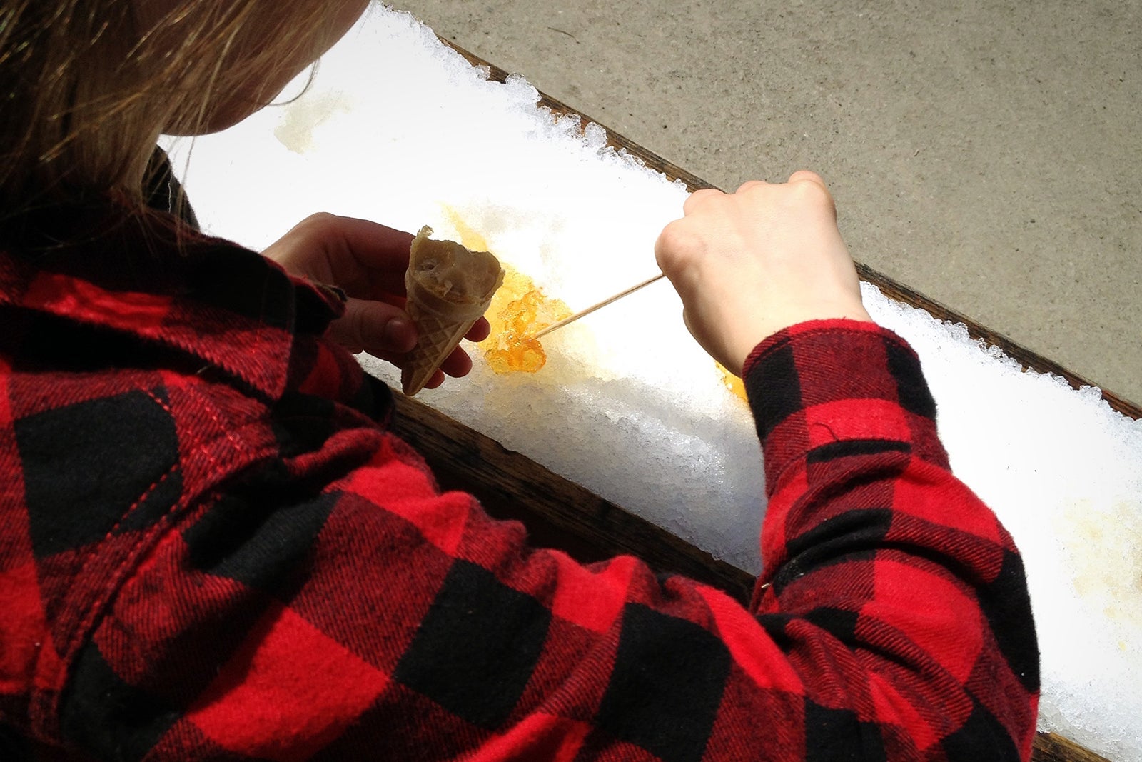 تیراندازی روی برف (افرا تافی) - Tire sur la neige (maple taffy)
