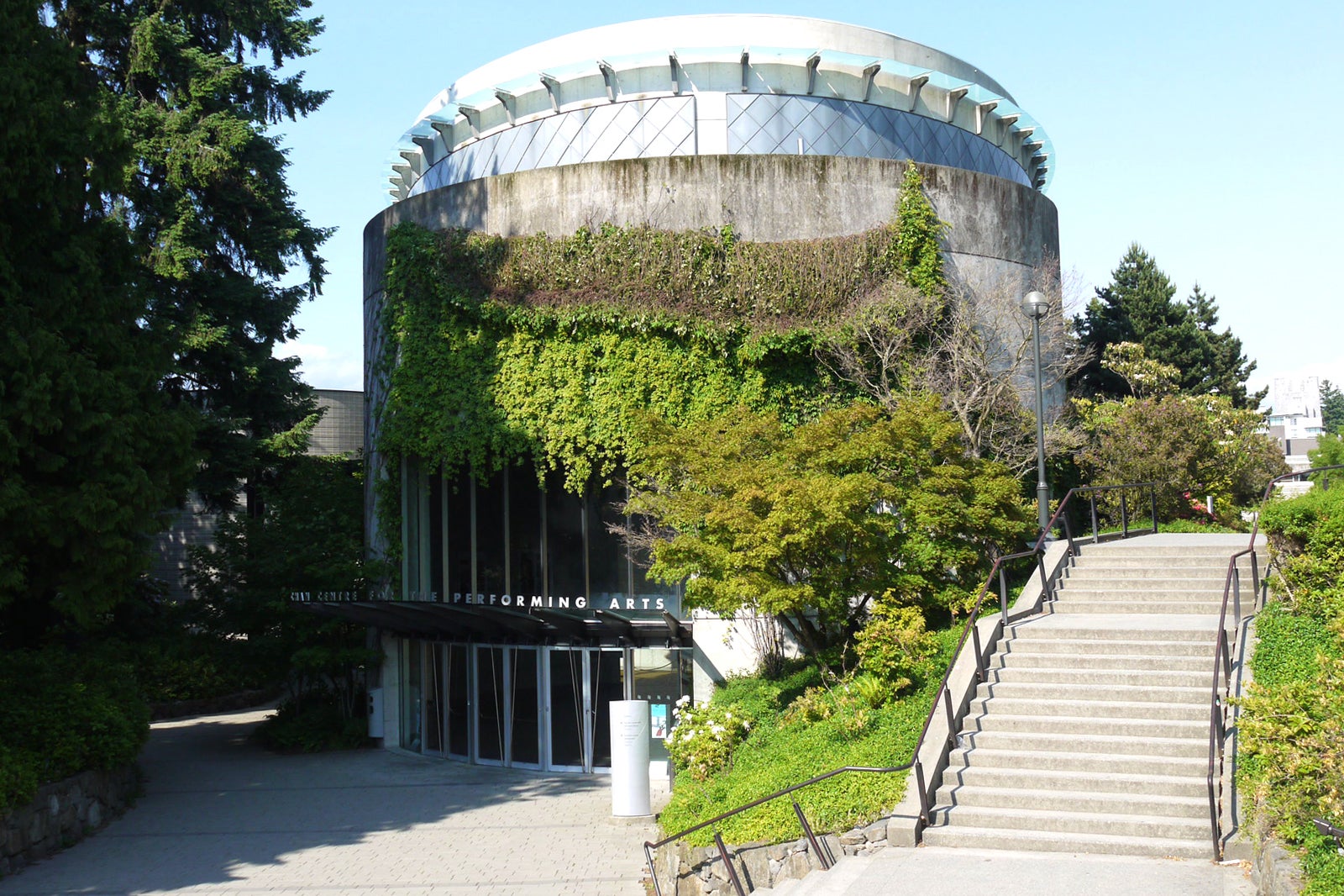 مرکز هنرهای نمایشی چان - Chan Centre for the Performing Arts