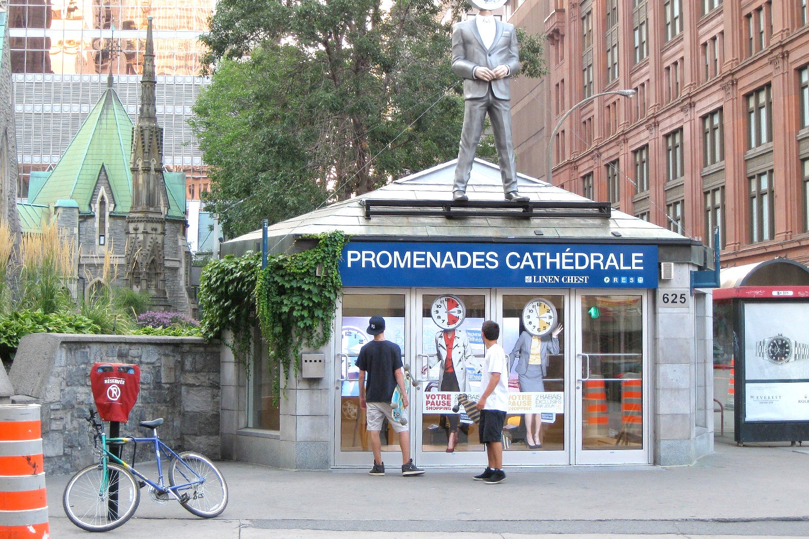 پیاده روی در کلیسای جامع - Promenades Cathédrale