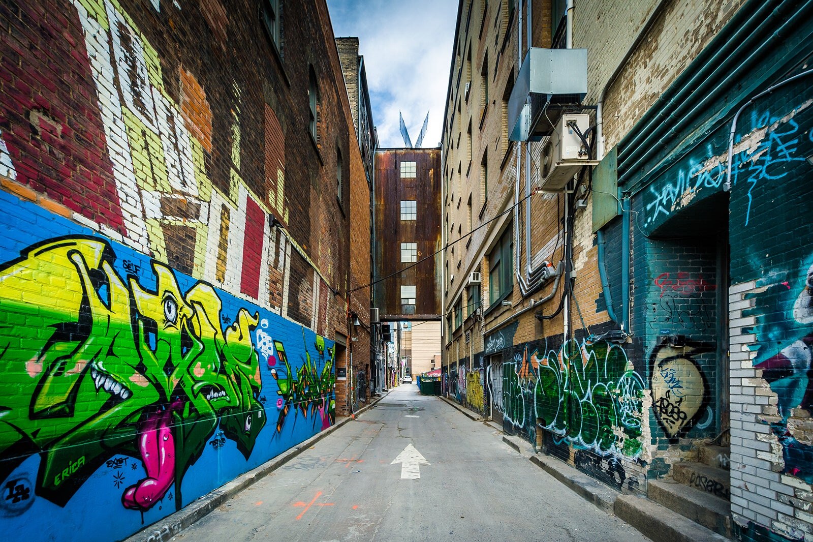 کوچه گرافیتی - Graffiti Alley