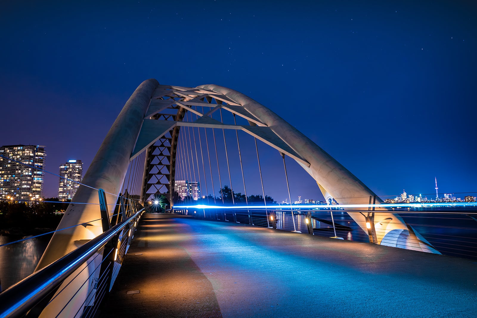 پل طاق خلیج هامبر - Humber Bay Arch Bridge