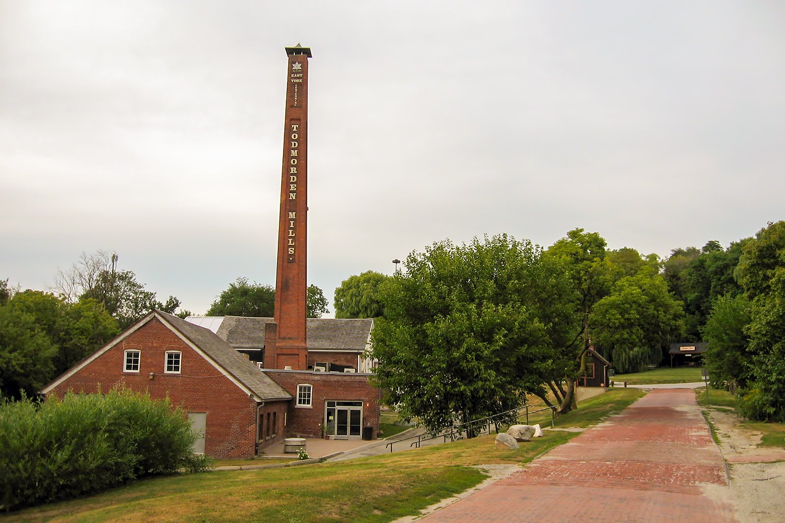 سایت میراث میلز Todmorden - Todmorden Mills Heritage Site