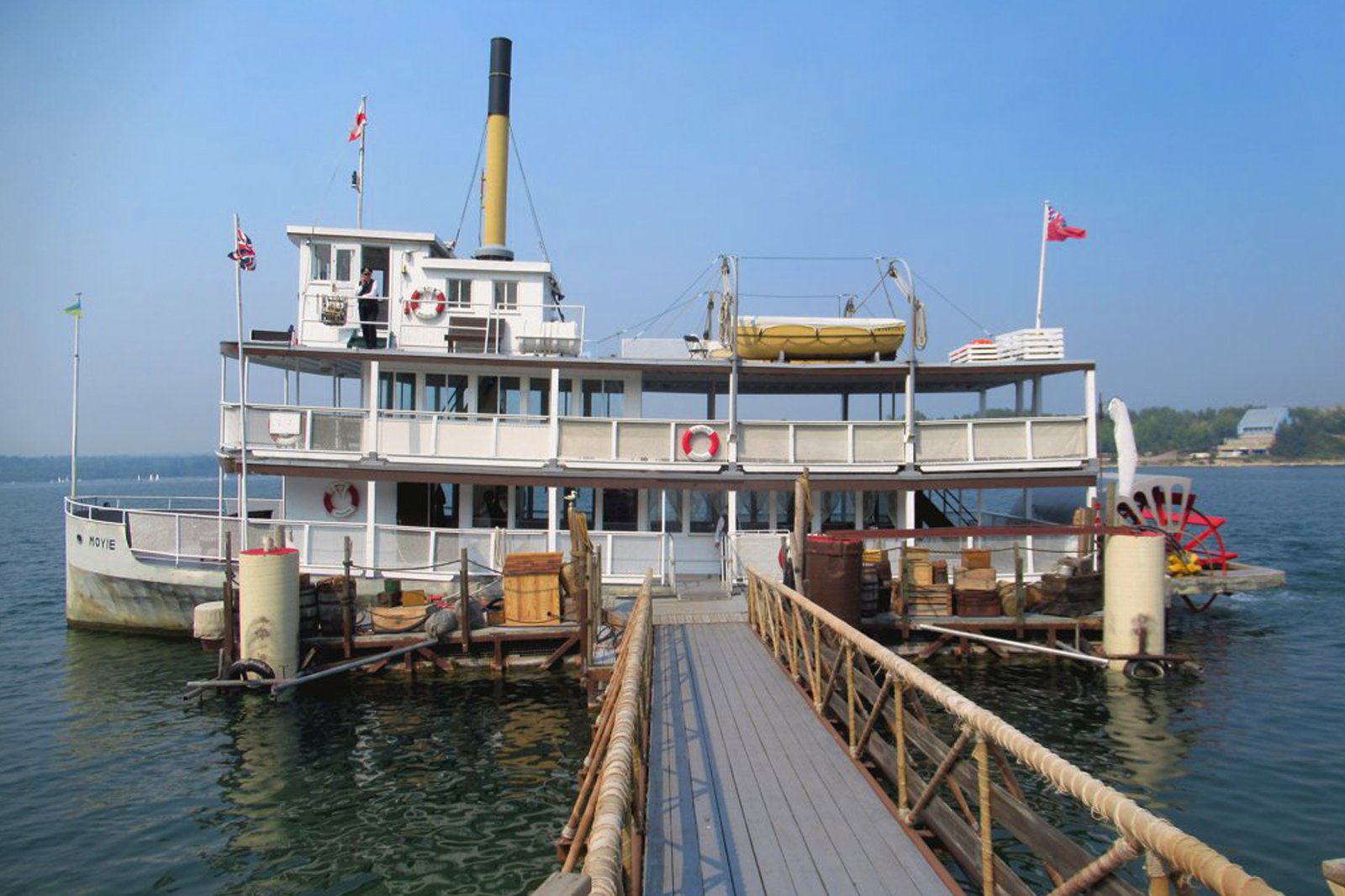 کروز با یک قایق پارویی - Cruise on a paddlewheel boat