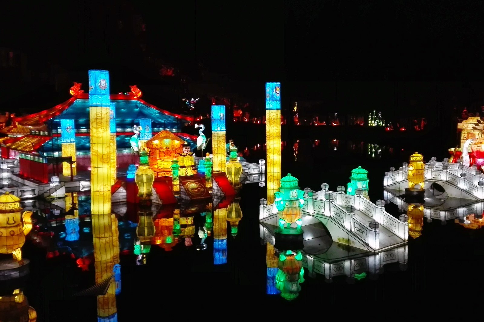 باغ های نور در باغ گیاه شناسی مونترال - Gardens of Light at Montreal Botanical Garden