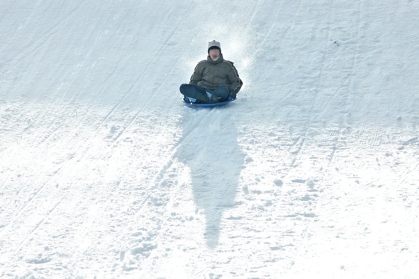 در اطراف شهر به گشت و گذار بپردازید - Go tobogganing around town