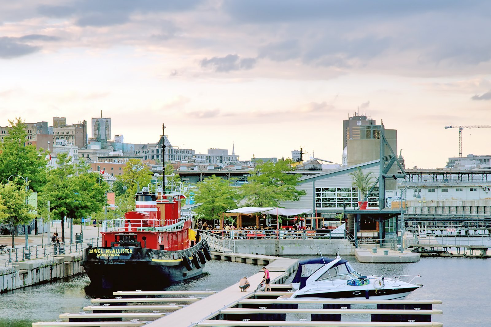 اسکله های بندر قدیمی مونترال - Quays of the Old Port of Montreal