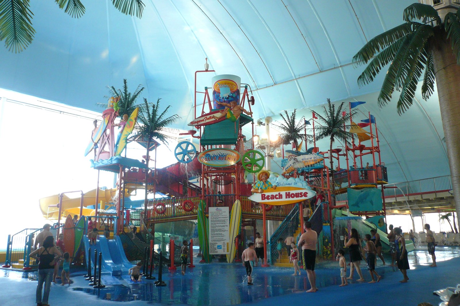 پارک آبی سرپوشیده Fallsview - Fallsview Indoor Waterpark