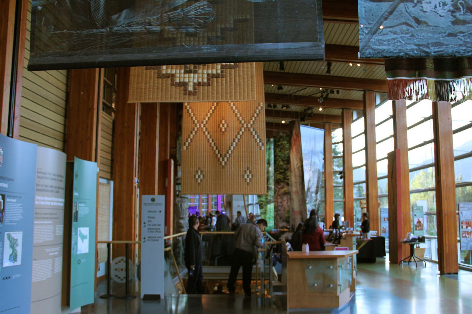 مرکز فرهنگی اسکوامیش لیلوات - Squamish Lil'wat Cultural Centre