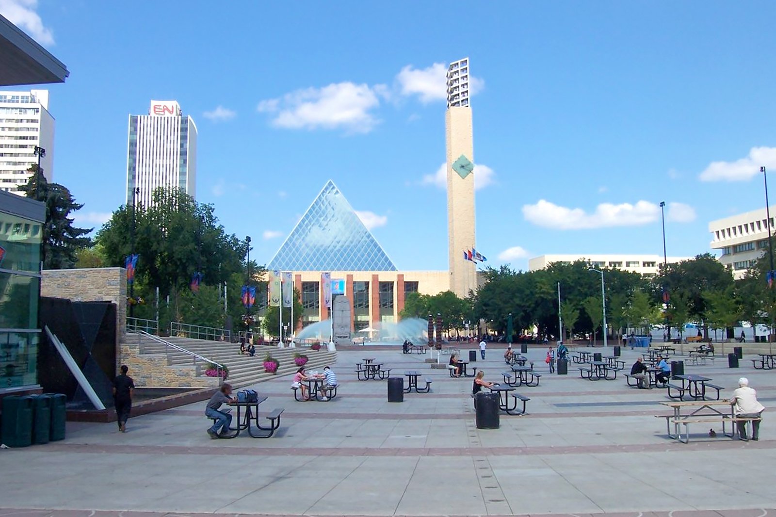 میدان چرچیل - Churchill Square