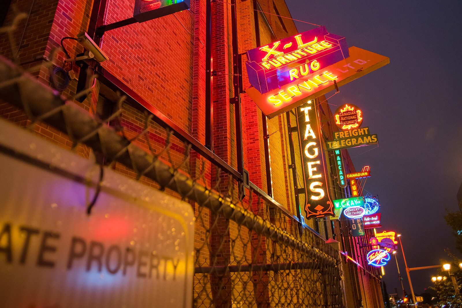 موزه تابلوهای نئون - Neon Sign Museum