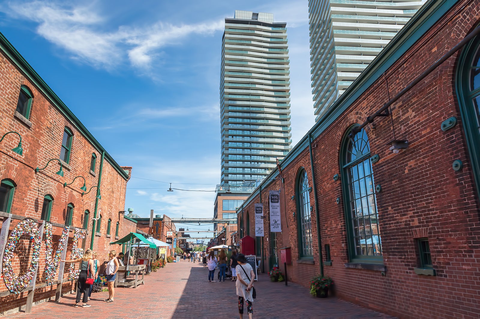 منطقه تاریخی عصارخانه - The Distillery Historic District