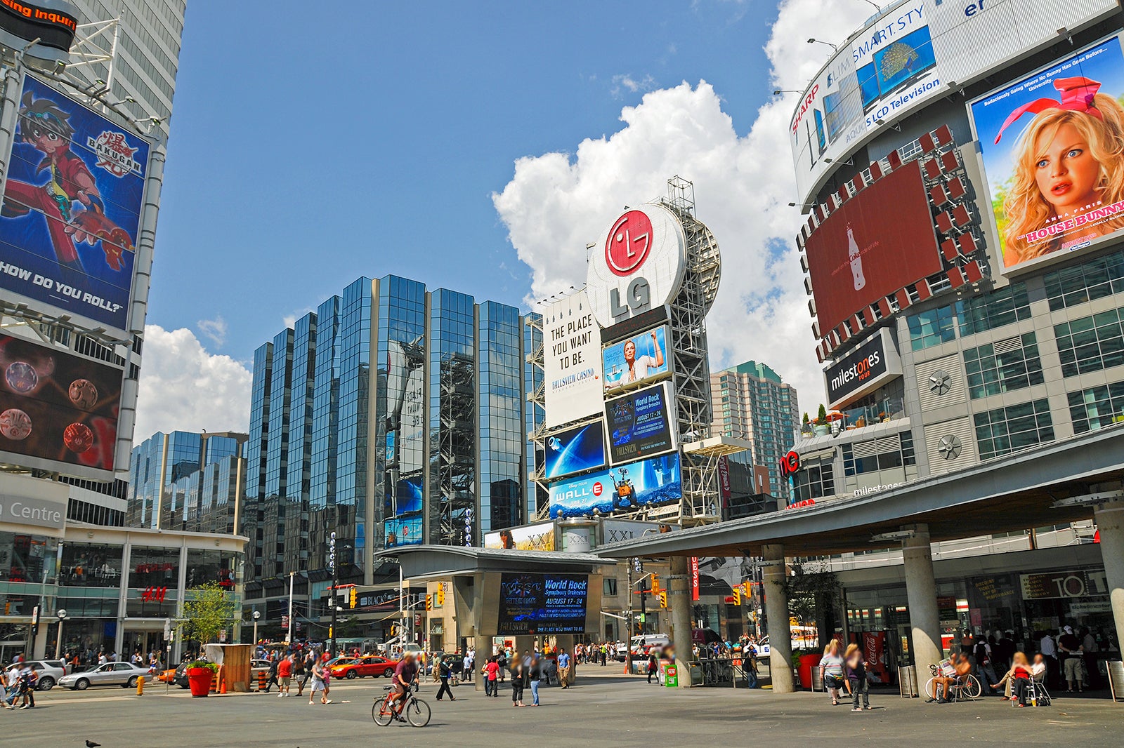 مرکز شهر یونگ - Downtown Yonge