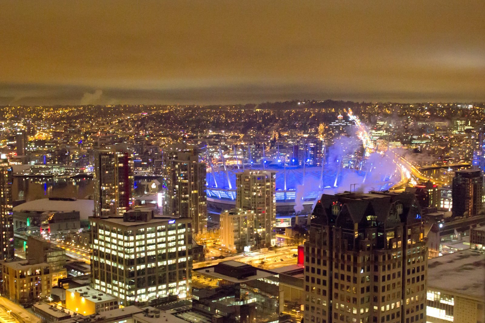 شام را در Top of Vancouver صرف کنید - Have dinner at Top of Vancouver