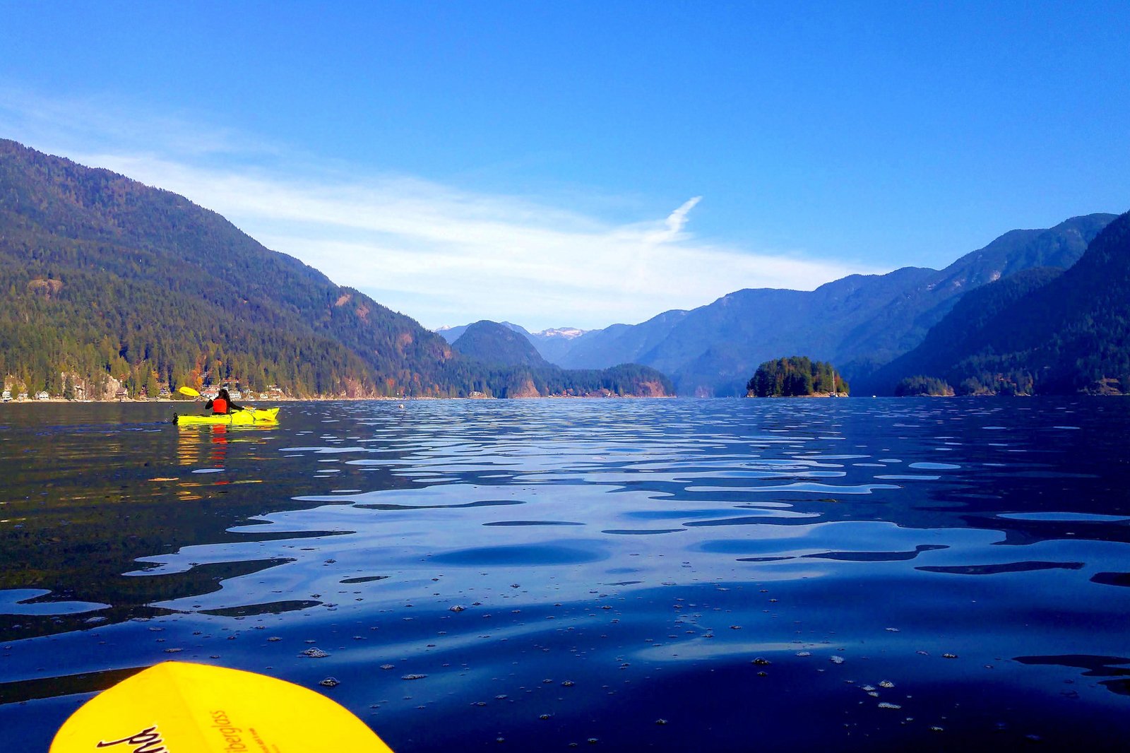 تابستان: کایاک سواری در Deep Cove - SUMMER: Kayaking at Deep Cove