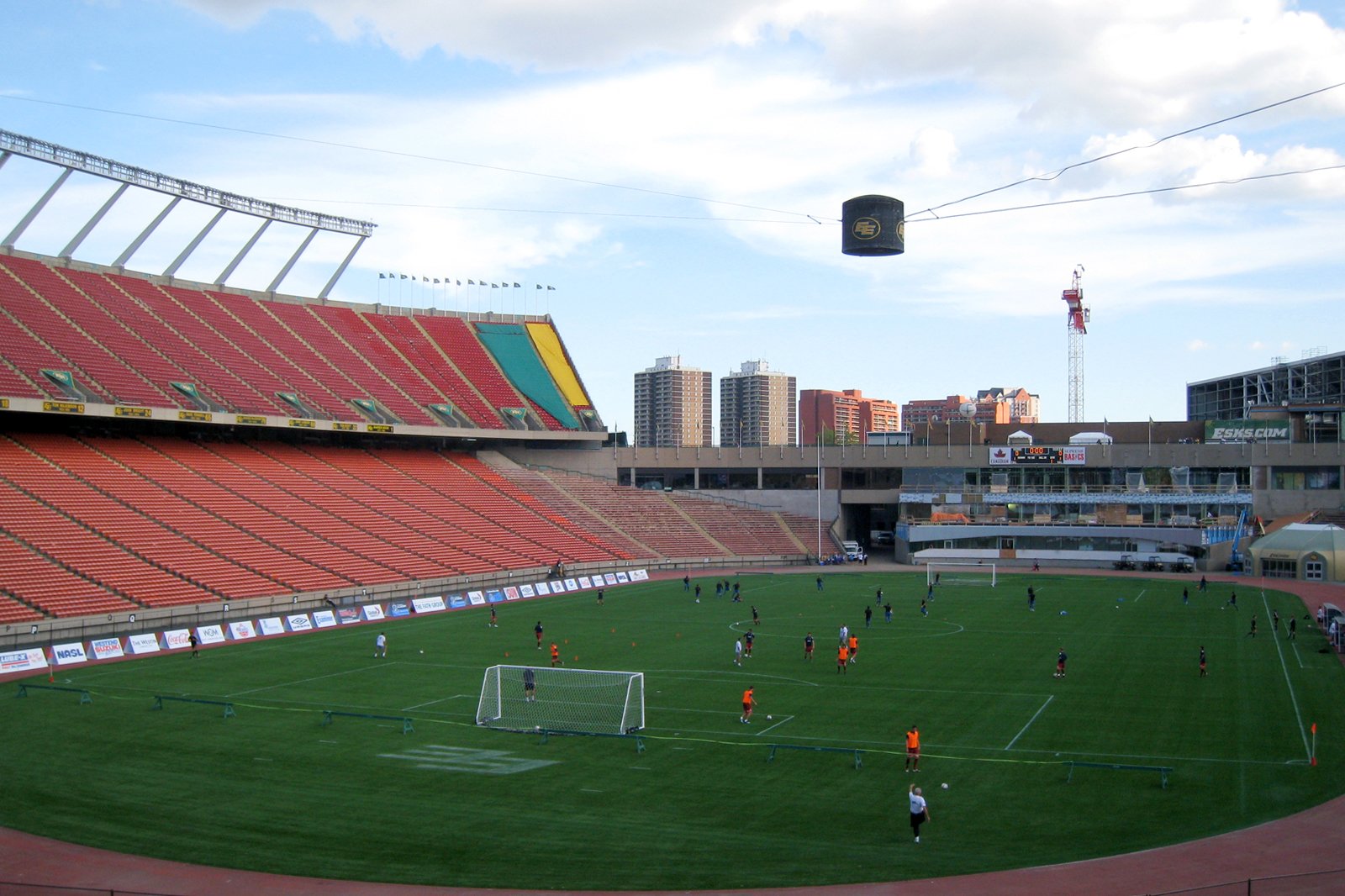 ورزشگاه مشترک المنافع - Commonwealth Stadium