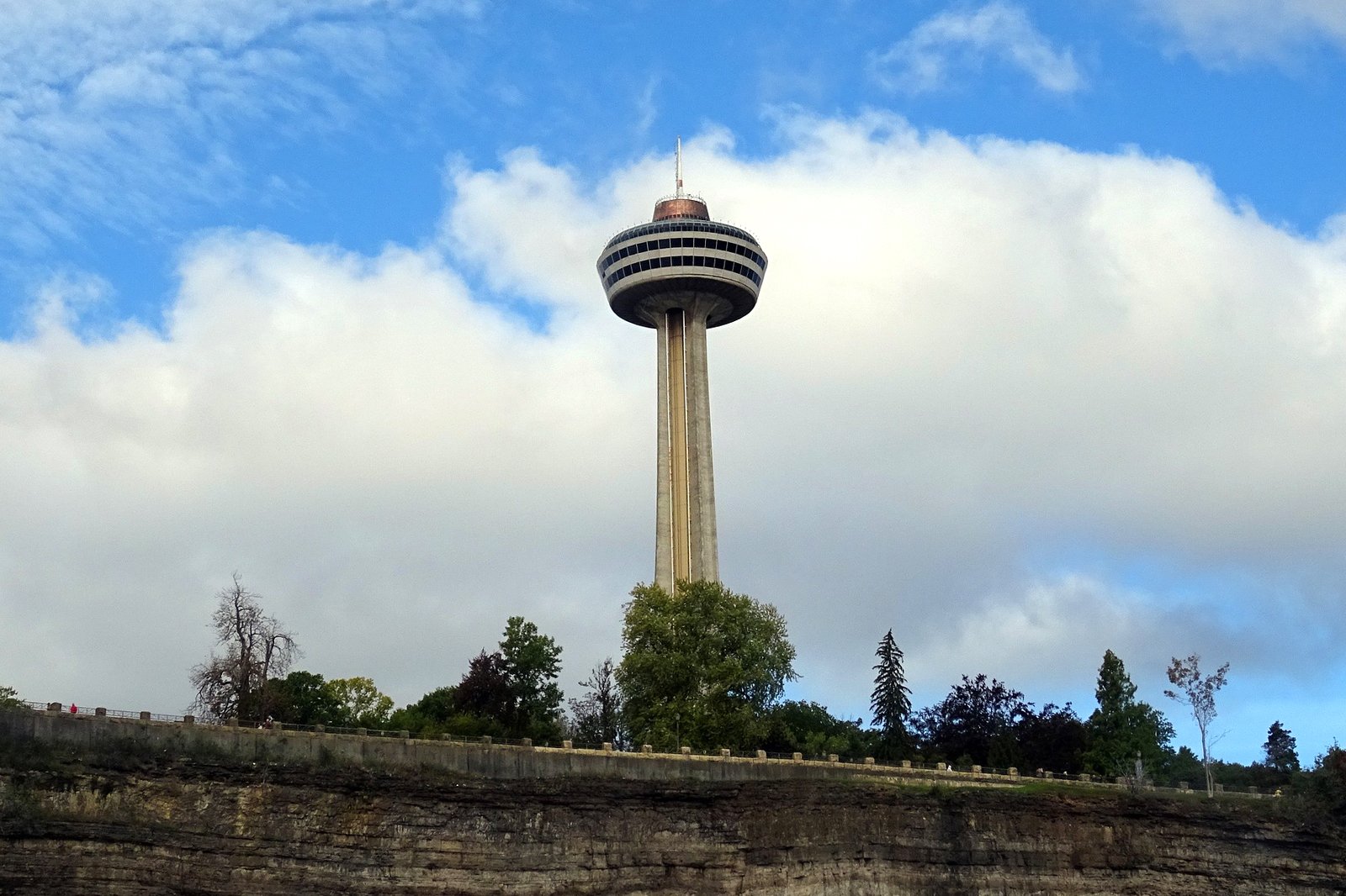 برج اسکایلون - Skylon Tower