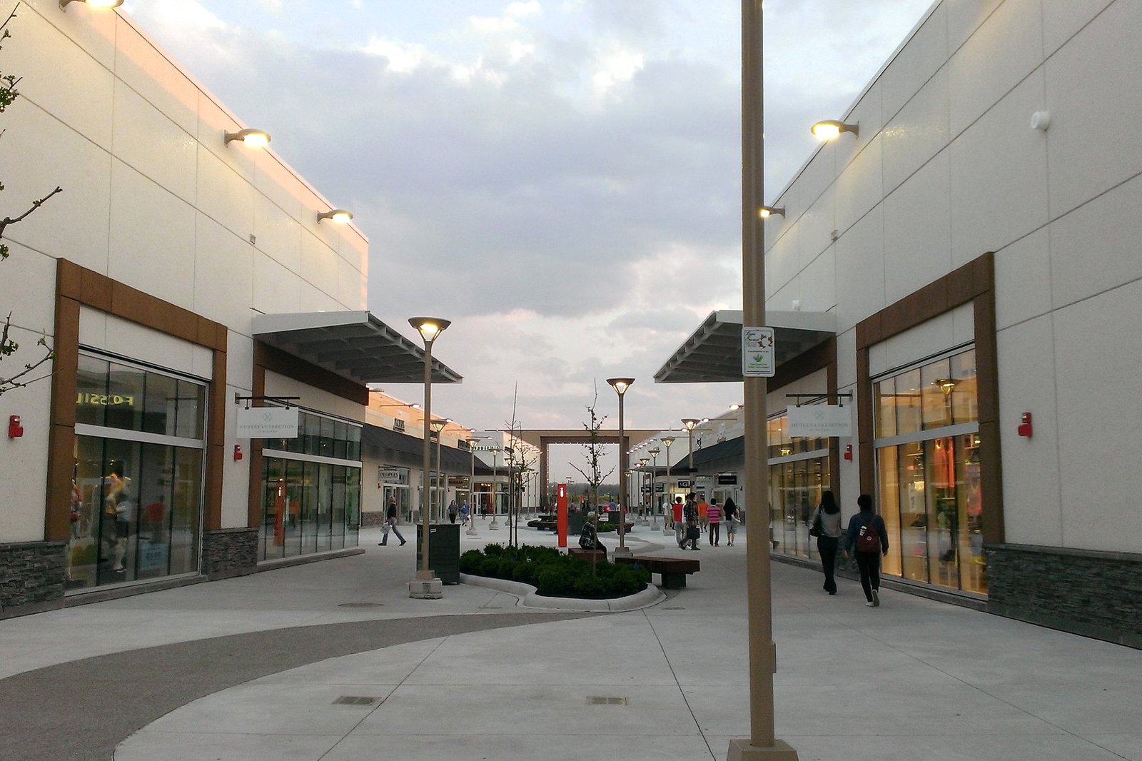 مجموعه Outlet در نیاگارا - Outlet Collection at Niagara