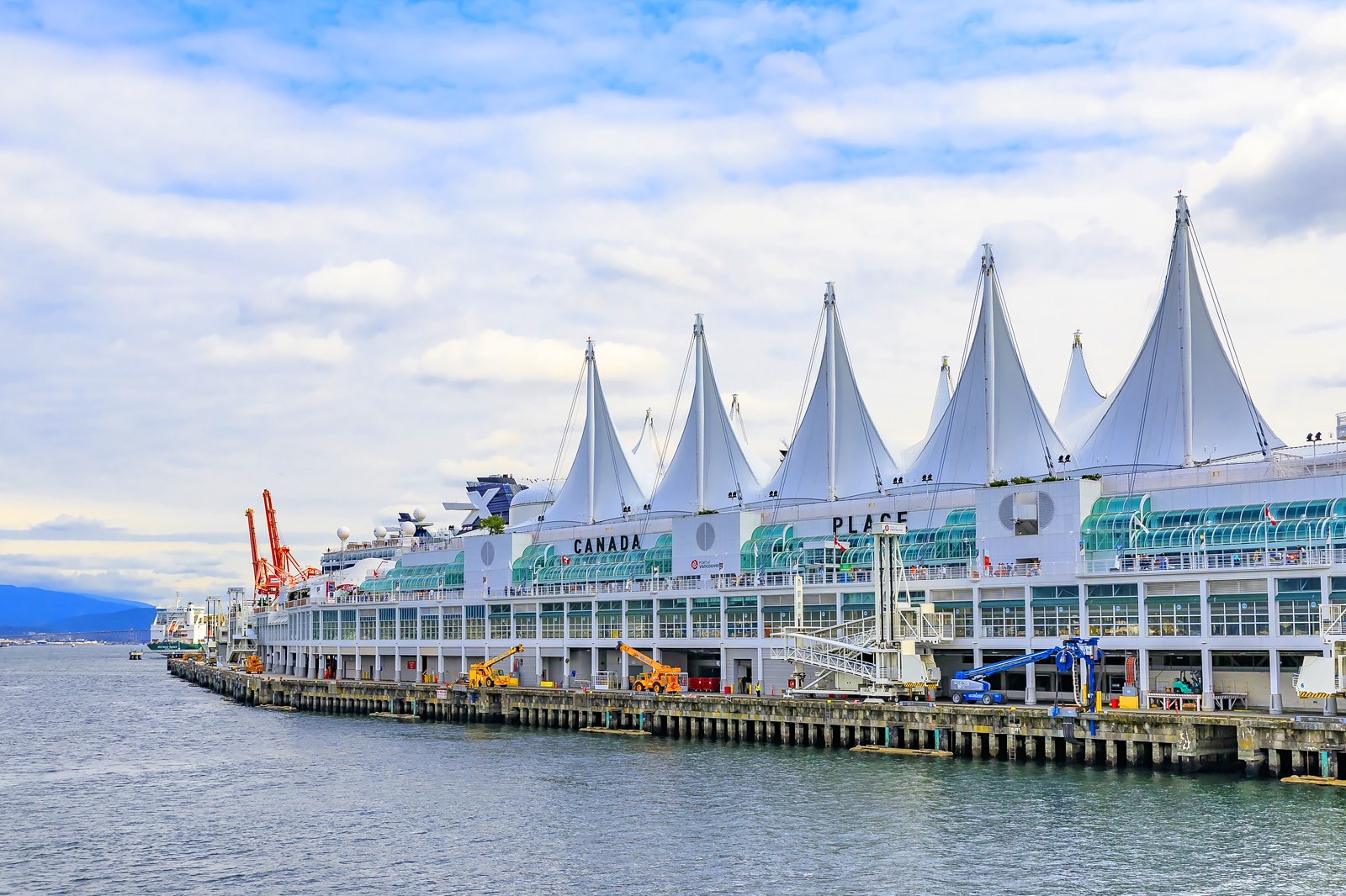 مکان کانادا - Canada Place