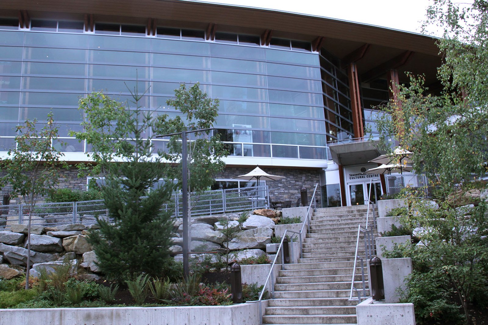 مرکز فرهنگی اسکوامیش و لیلوات - Squamish and Lil’wat Cultural Center