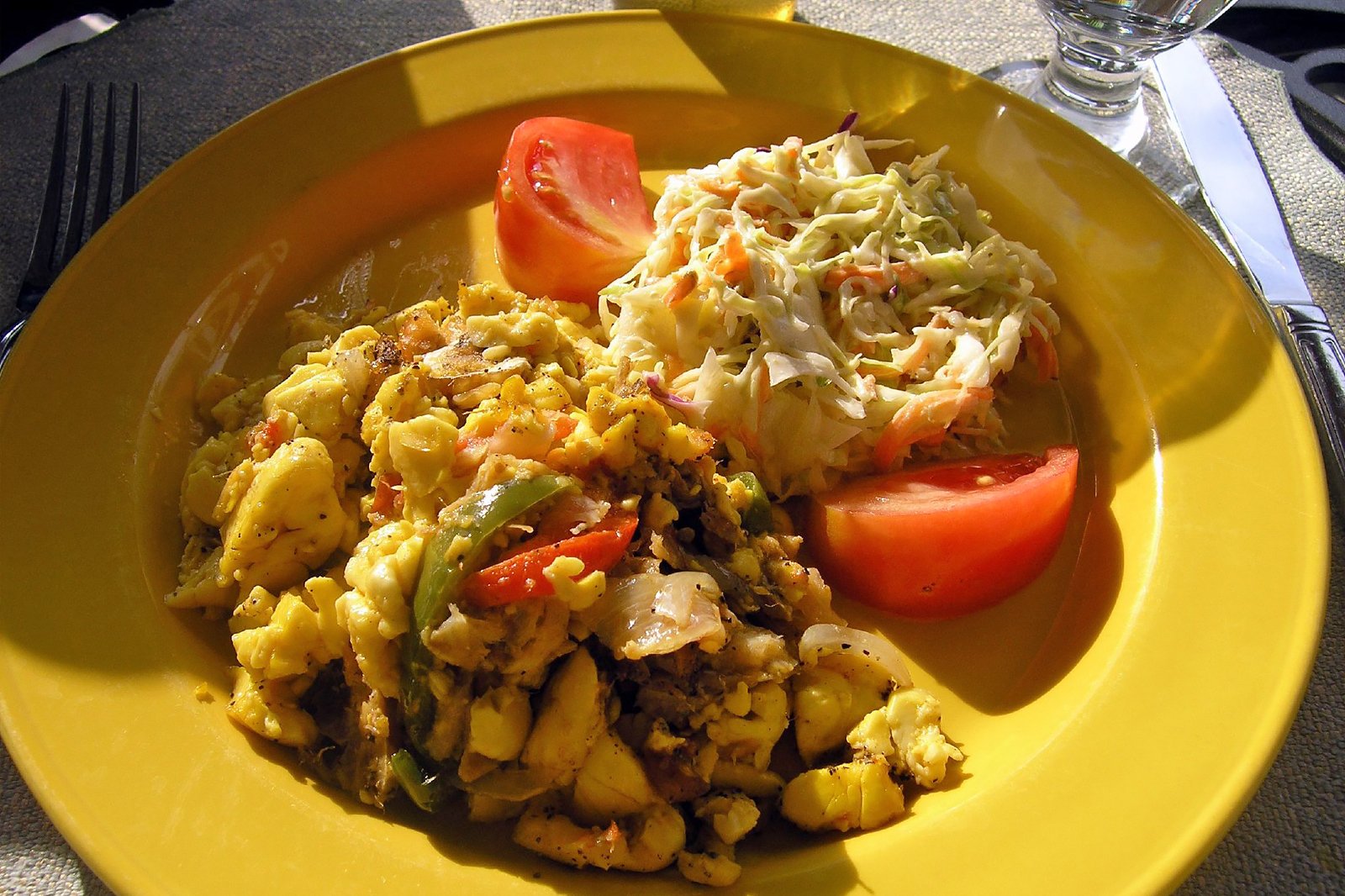 آکی و ماهی شور بخورید - Eat ackee and saltfish