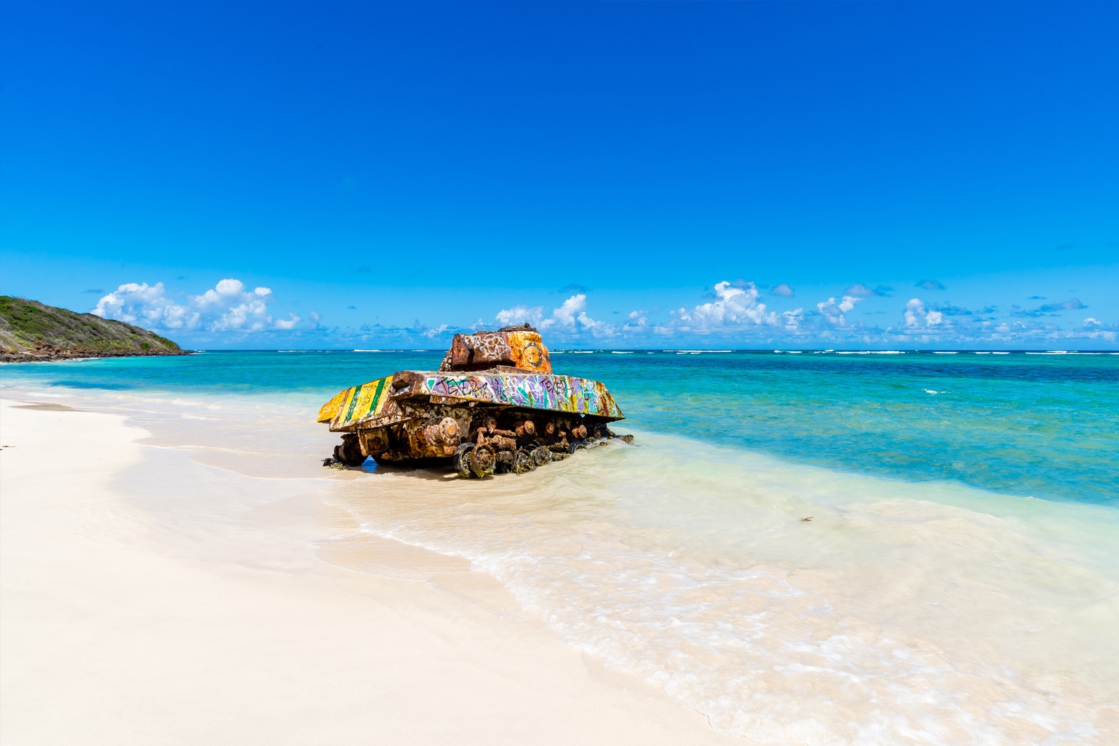 تانک های متروکه ساحل فلامنکو - Flamenco Beach Abandoned Tanks