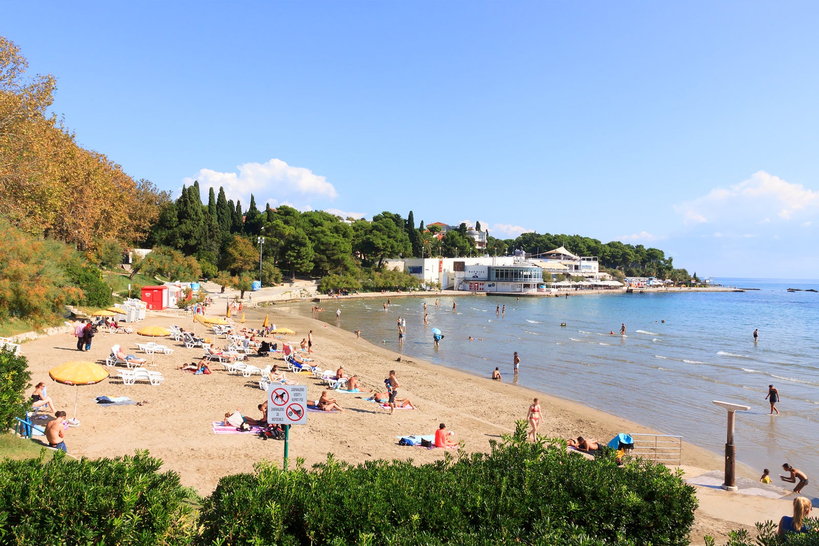 ساحل باچویس - Bačvice Beach