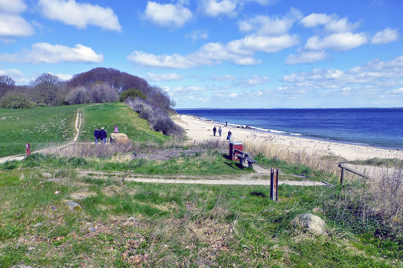 در امتداد رشته موزگارد قدم بزنید - Walk along the Moesgård Strand