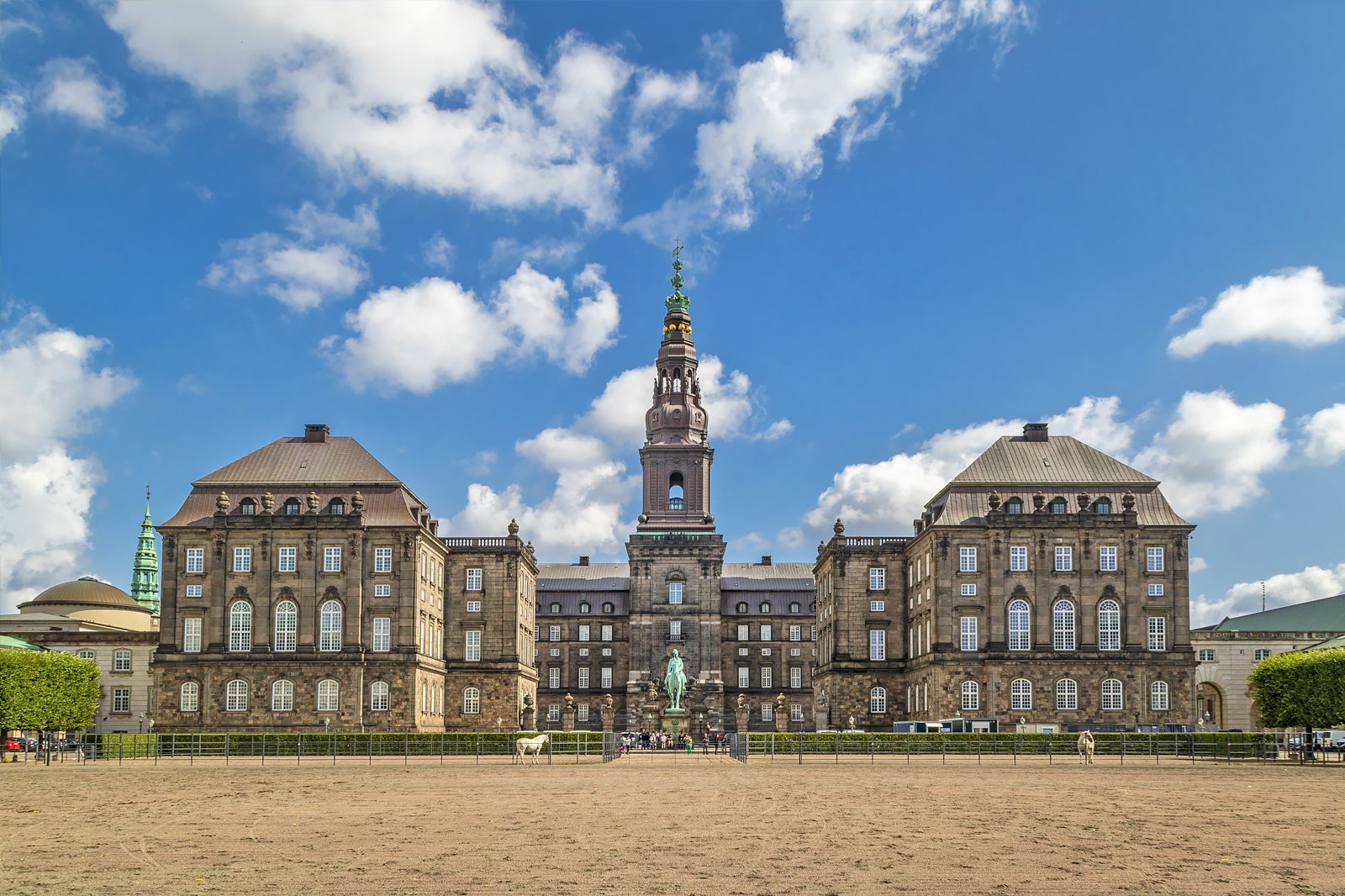 کاخ کریستینزبورگ (قلعه کریستینزبورگ) - Christiansborg Palace (Christiansborg Slot)