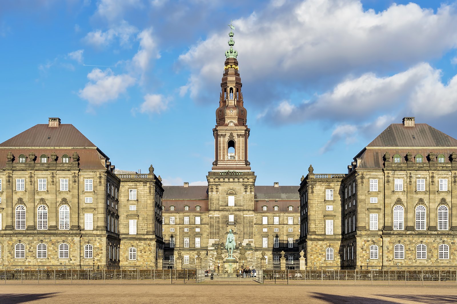 کاخ کریستینزبورگ - Christiansborg Palace