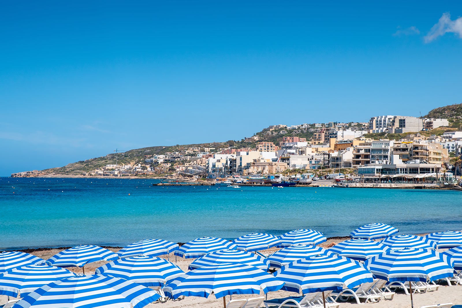 ساحل خلیج نمکی - Mellieħa Bay Beach