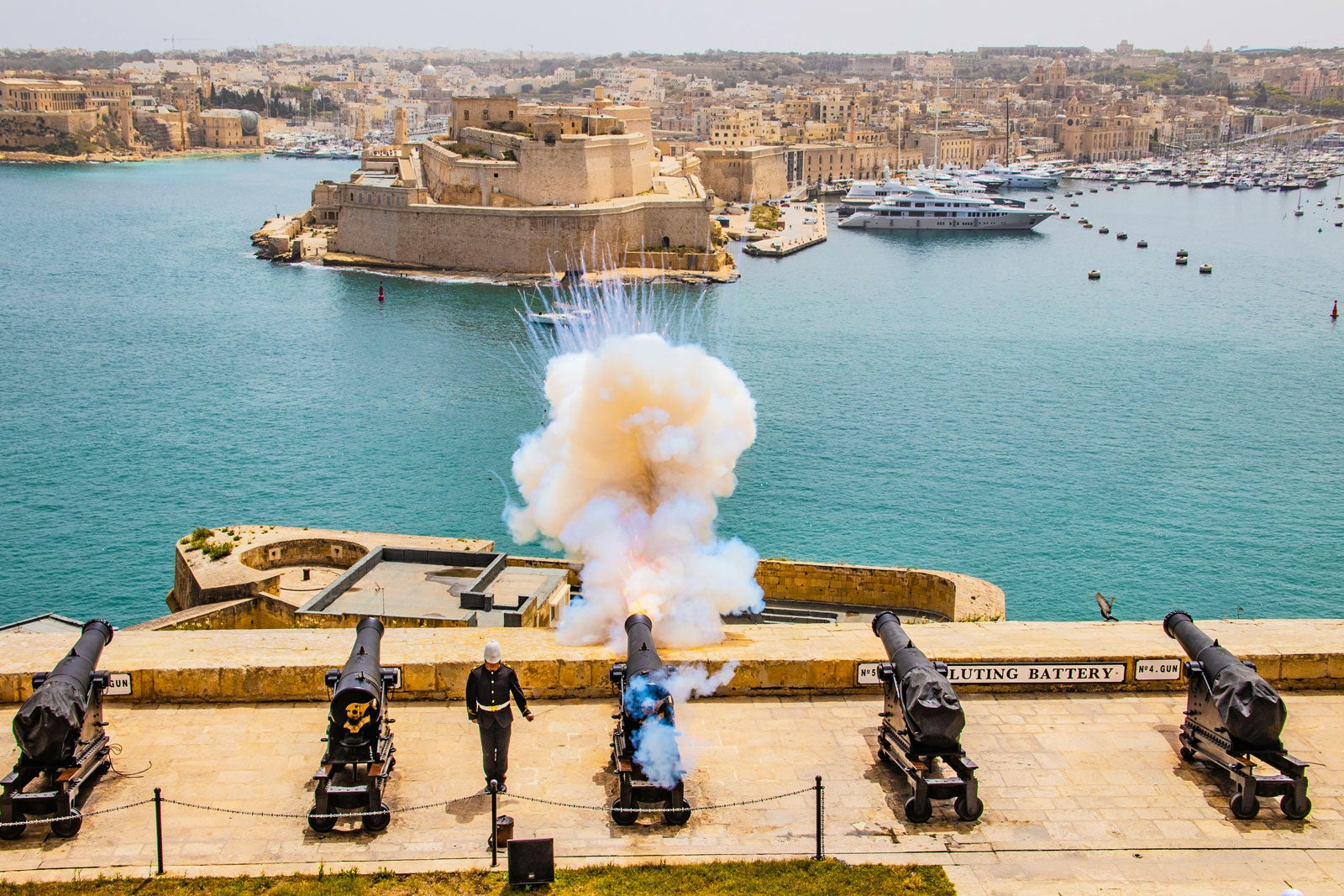 سلام باتری - Saluting Battery