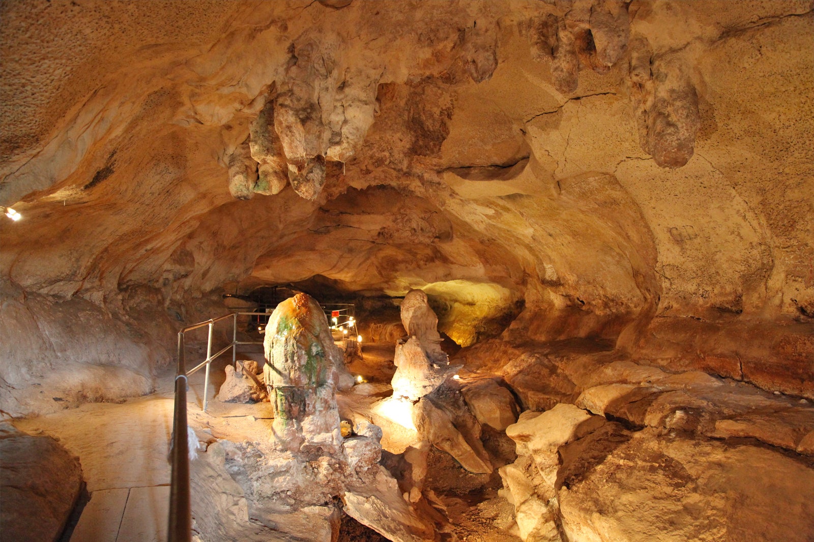 غار گار دالام - Għar Dalam Cave