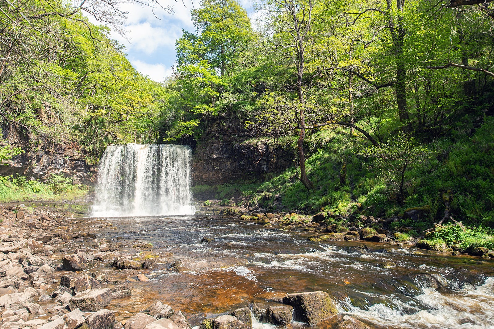 چهار آبشار پیاده روی می کنند - Four Waterfalls Walk