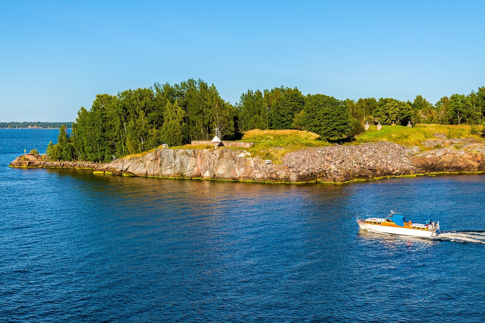 جزیره والیساری - Vallisaari Island