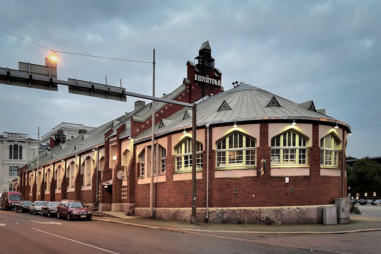 تالار بازار هیتالاحتی - Hietalahti Market Hall (Hietalahden kauppahalli)