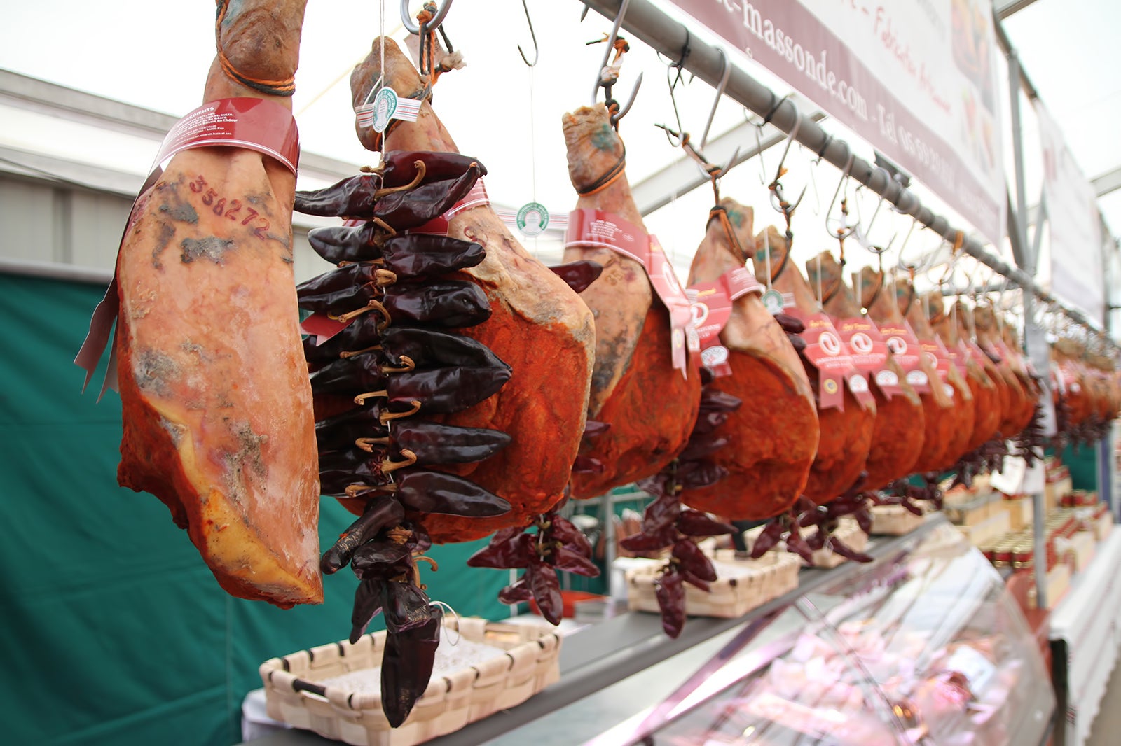 نمایشگاه ژامبون در بایون - Ham fair in Bayonne (Foire au jambon à Bayonne)