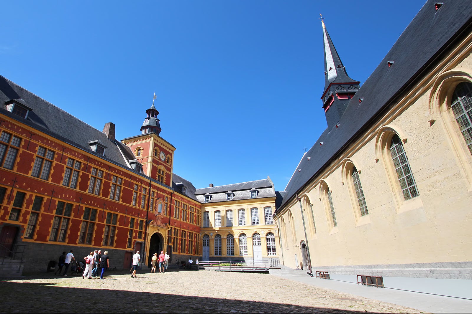 موزه Hospice Comtesse - Hospice Comtesse Museum (Musée de l'Hospice Comtesse)