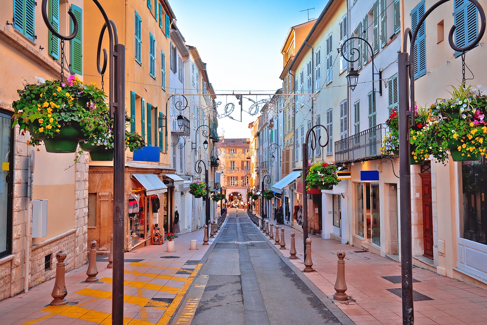 آنتی بیس - Antibes