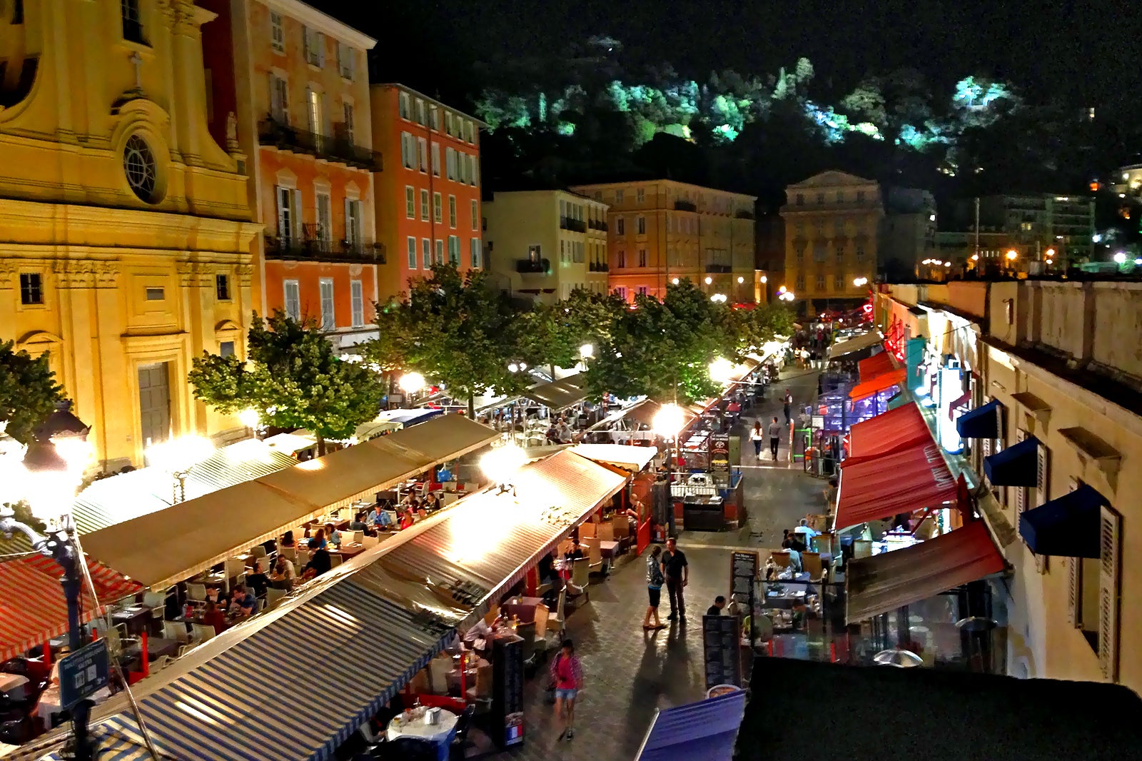 مارچه هنرهای شبانه (بازار صنایع دستی شب تابستانی) - Marche Artisanal Nocturne (Summer Night Crafts Market)