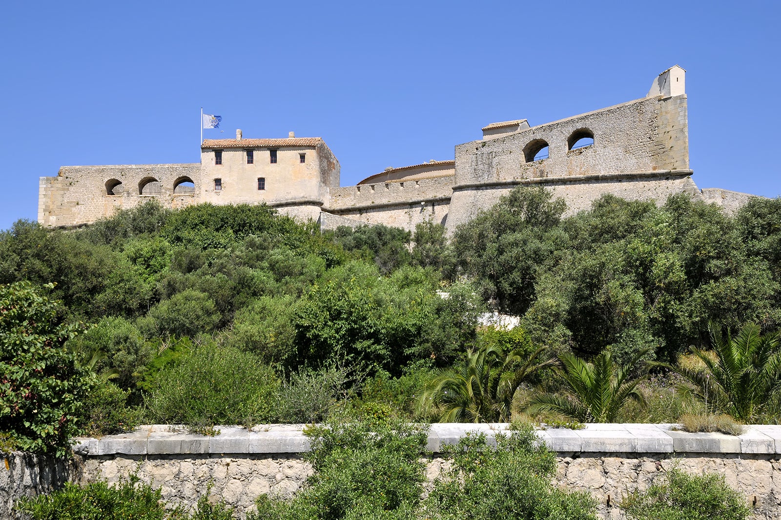 میدان قوی - Carré Fort