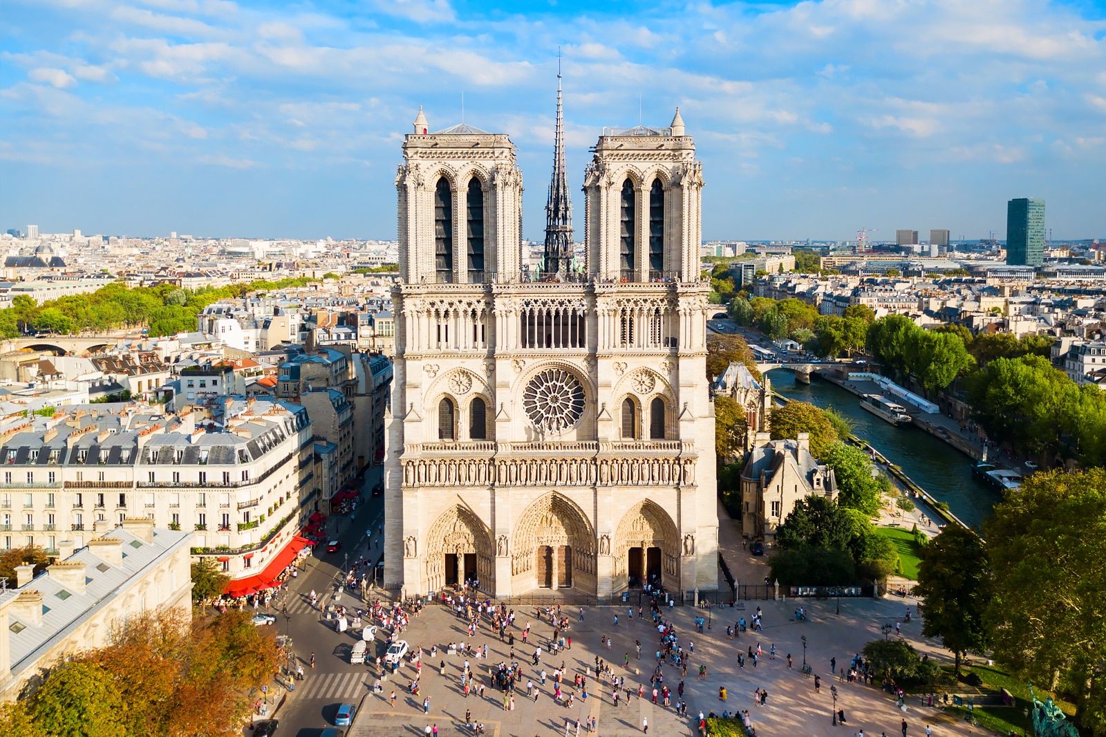 کلیسای نوتردام و دیگر بناهای دیدنی - Notre-Dame Cathedral and other landmarks